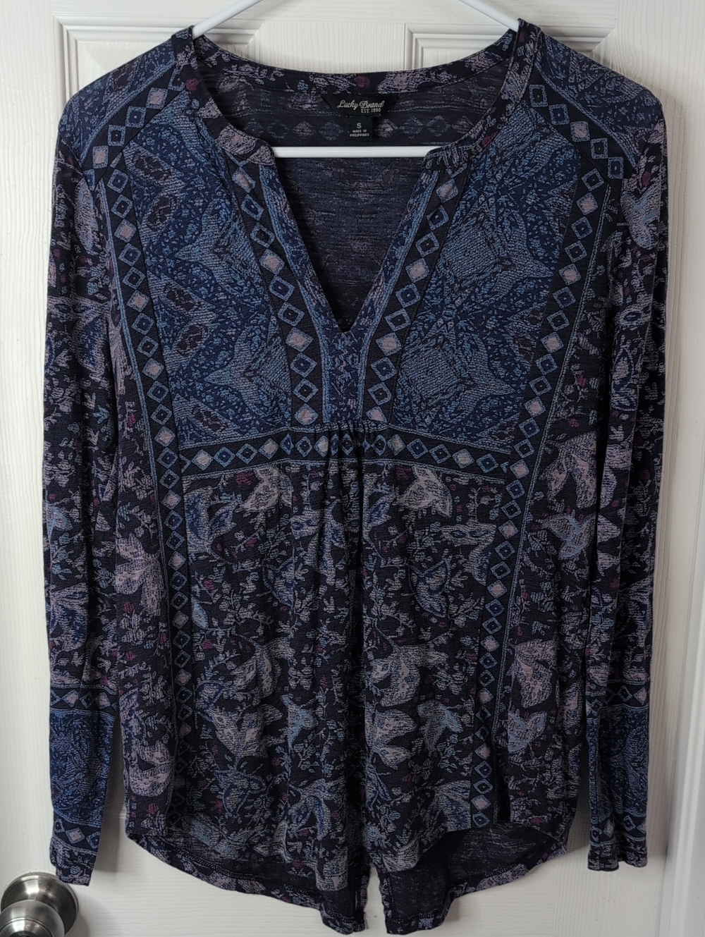 Lucky Brand Boho Navy and Blue Floral Paisley Long Sleeve V-Neck Top Size S